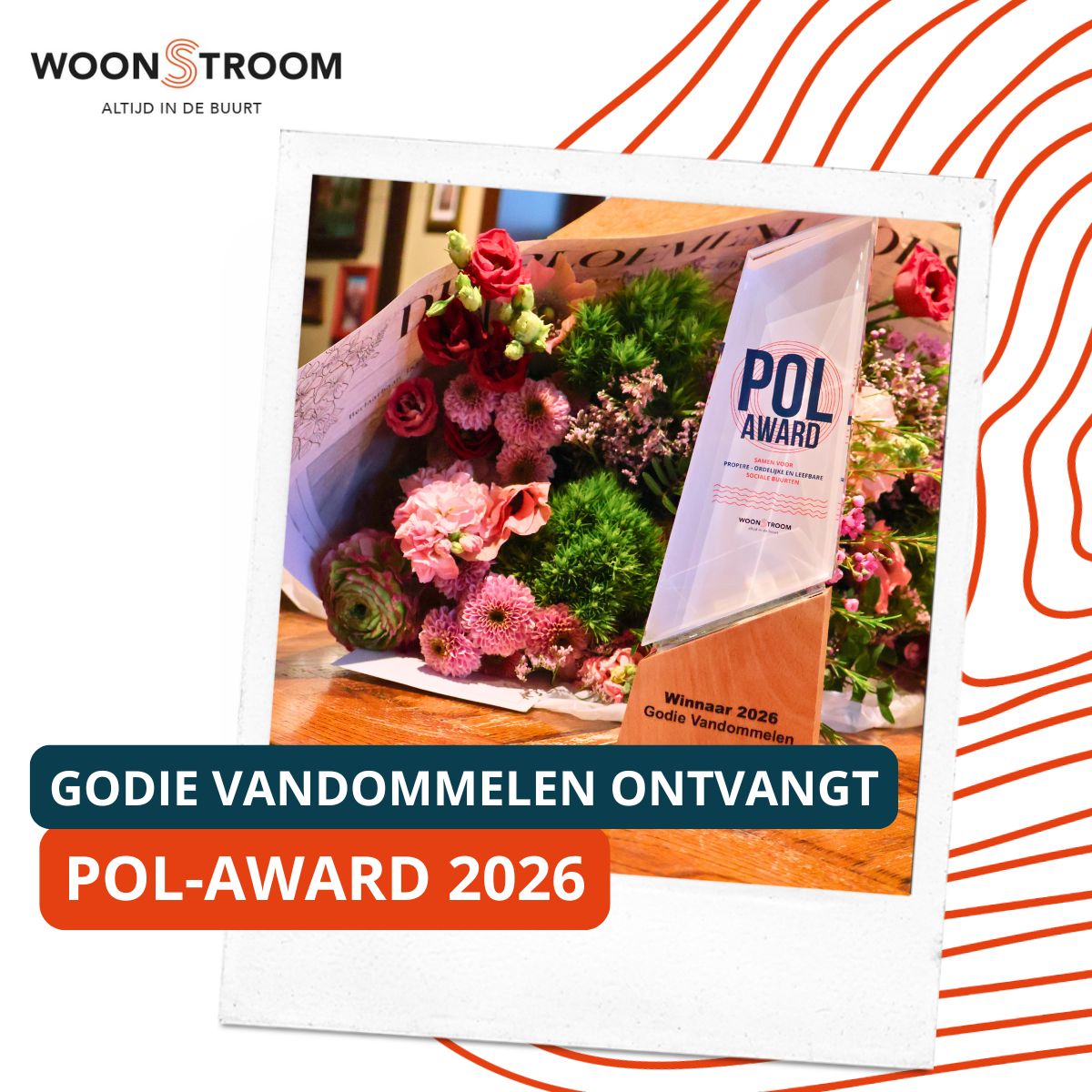 Foto van het beeldje van de POL-award en een ruiker bloemen